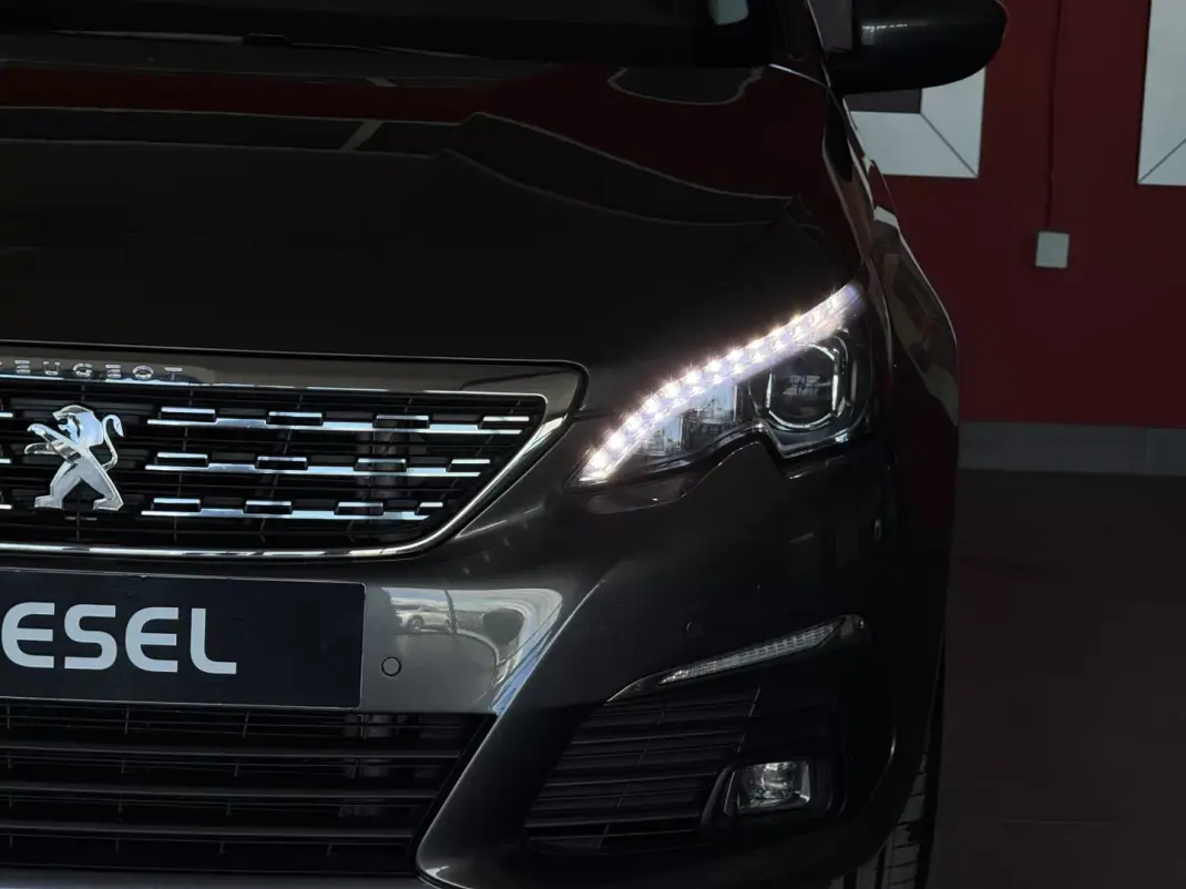 Peugeot 308 SW 2018 - 14990 EUR, 124838 km - AUTO.MOTO.pt - 124838km - foto 4 de 21