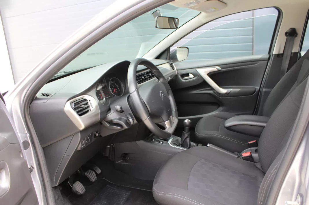 Citroën C-Elysée 2019 - 10500 EUR, 118000 km - AUTO.MOTO.pt - 118000km - foto 10 de 21