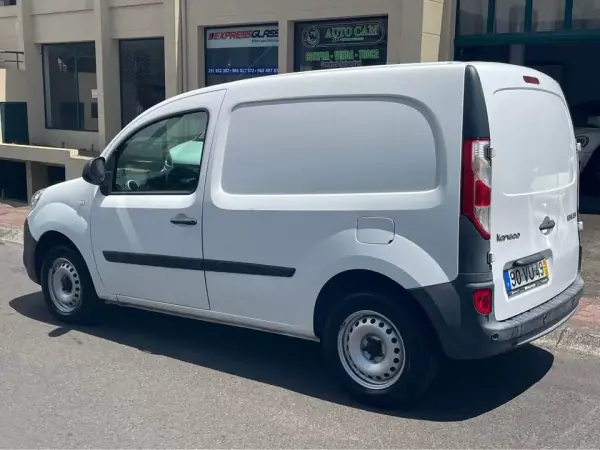 Renault 2018 - 14500 EUR, 78000 km - AUTO.MOTO.pt - 78000km - foto 2 de 6