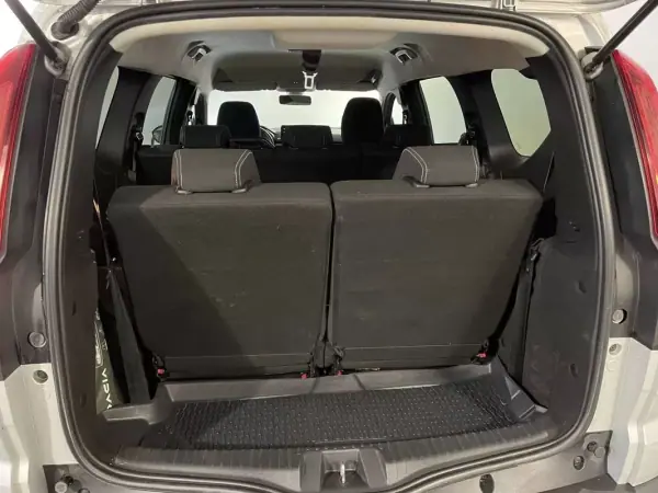 Dacia Jogger 2023 - 16450 EUR, 81000 km - AUTO.MOTO.pt - 81000km - foto 4 de 31