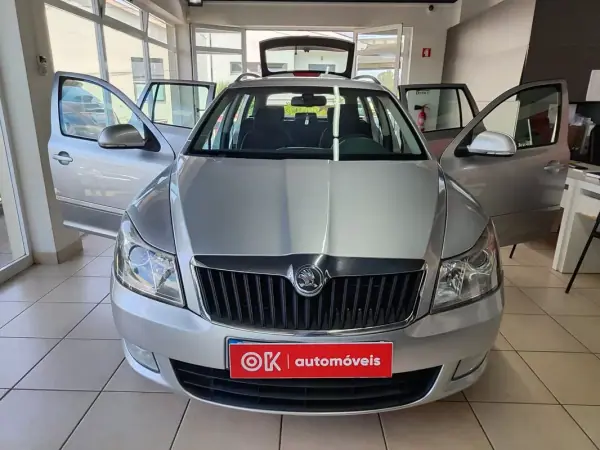 Skoda Octavia Break 2009 - 5750 EUR, 277000 km - AUTO.MOTO.pt - 277000km - foto 20 de 36
