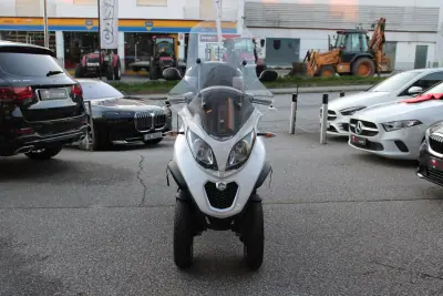 Piaggio MP3 Three Wheeler 250 2017 - 4500 EUR, 22286 km - AUTO.MOTO.pt - 22286km - foto 11 de 11