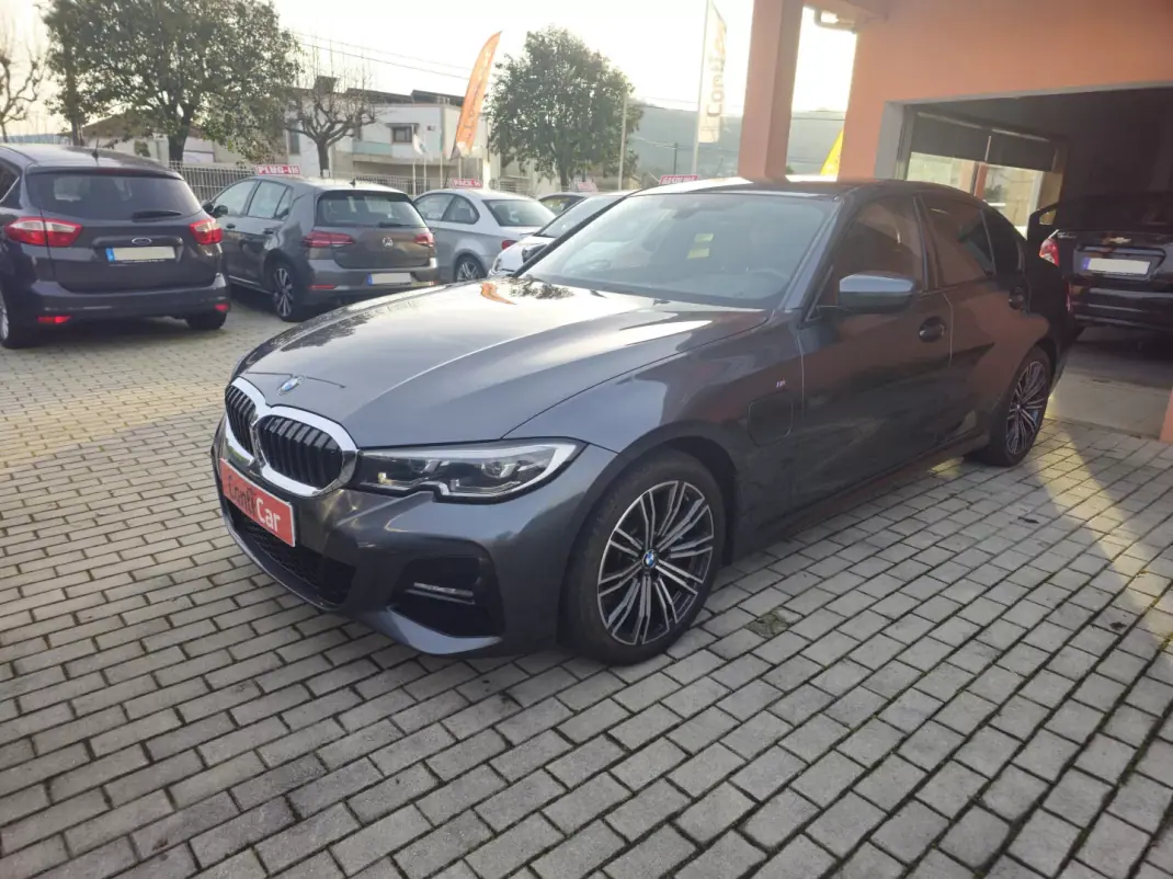 BMW 330e 2021 - 32500 EUR, 101910 km - AUTO.MOTO.pt - 101910km - foto 3 de 12