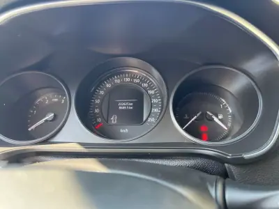 Renault Mégane Sport Tourer 2019 - 12500 EUR, 232000 km - AUTO.MOTO.pt - 232000km - foto 9 de 16