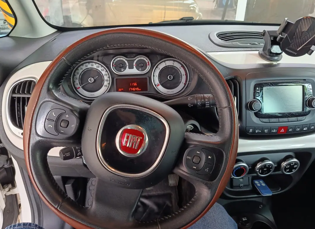 Fiat 500L 2013 - 7500 EUR, 177000 km - 177000km - foto 6 de 10