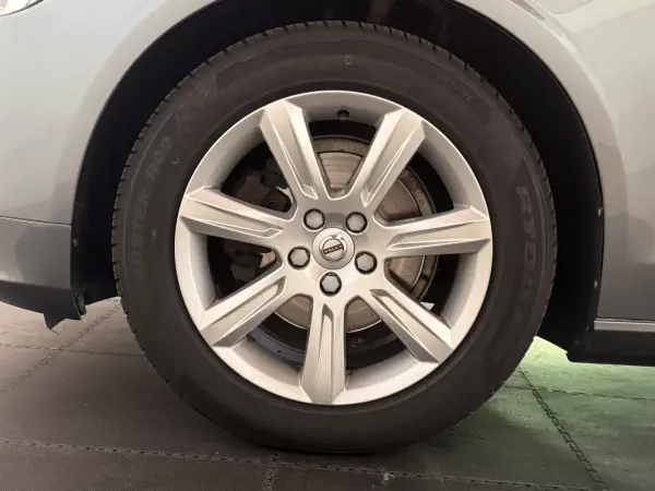 Volvo V90 2017 - 23750 EUR, 133014 km - AUTO.MOTO.pt - 133014km - foto 8 de 25