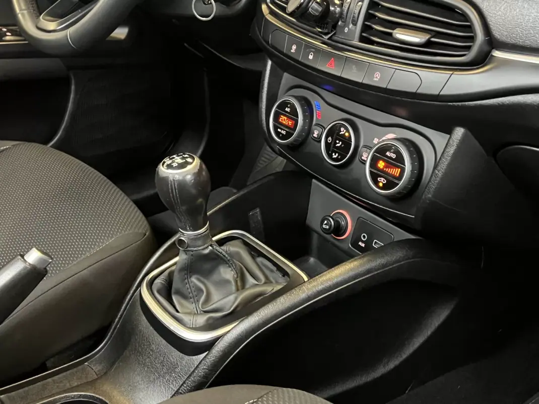 Fiat Tipo Station Wagon 2017 - 9490 EUR, 120000 km - AUTO.MOTO.pt - 120000km - foto 21 de 30