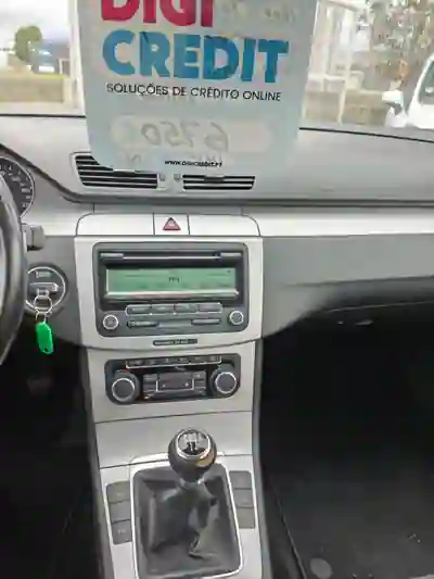 Volkswagen Passat Variant 2010 - 6750 EUR, 281500 km - AUTO.MOTO.pt - 281500km - foto 10 de 11
