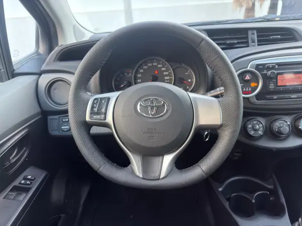 Toyota Yaris 2012 - 10400 EUR, 199391 km - AUTO.MOTO.pt - 199391km - foto 13 de 16