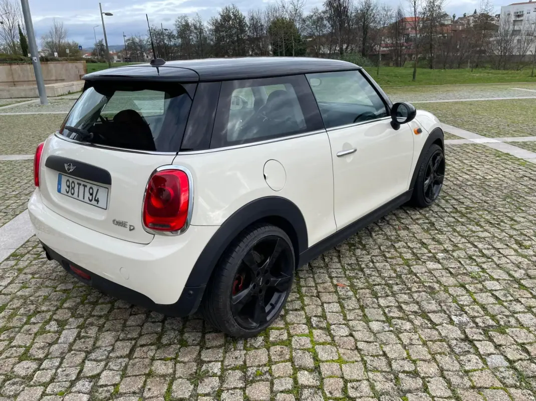 MINI One 2015 - 13500 EUR, 182000 km - AUTO.MOTO.pt - 182000km - foto 3 de 7