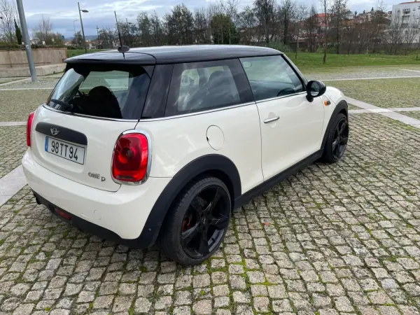 MINI One 2015 - 13500 EUR, 182000 km - AUTO.MOTO.pt - 182000km - foto 3 de 7