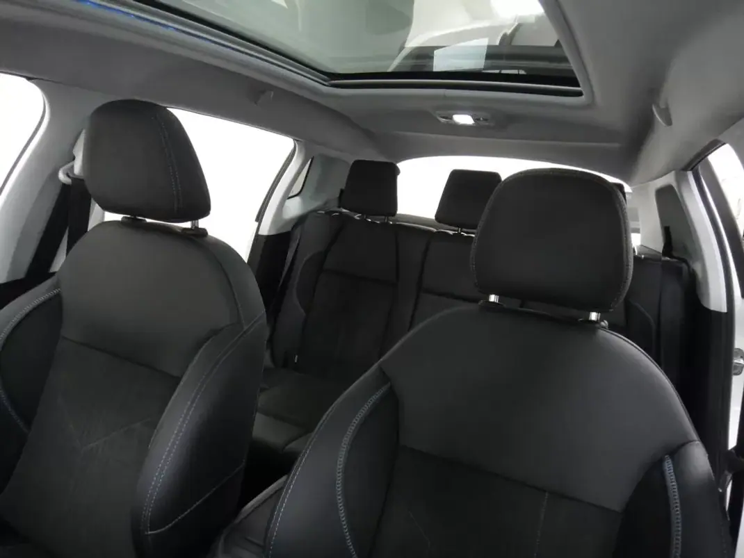Peugeot 2008 2019 - 11250 EUR, 90000 km - AUTO.MOTO.pt - 90000km - foto 17 de 32