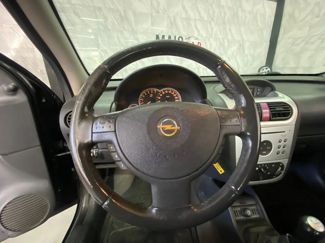 Opel Corsa 2003 - 1250 EUR, 250000 km - AUTO.MOTO.pt - 250000km - foto 11 de 21