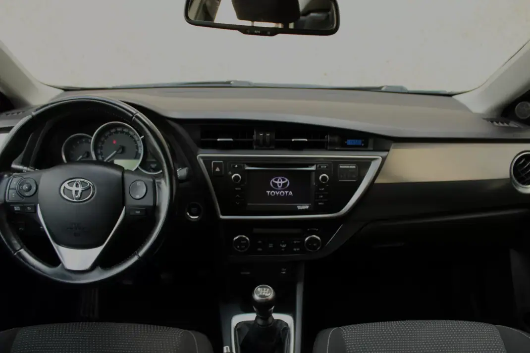 Toyota Auris 2012 - 11500 EUR, 179433 km - AUTO.MOTO.pt - 179433km - foto 20 de 34