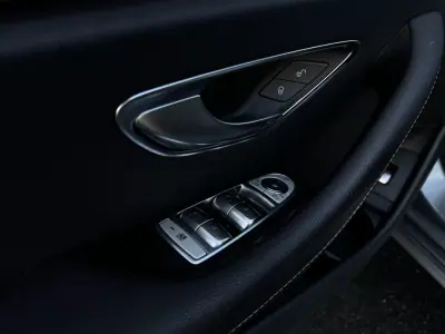 Mercedes-Benz E 300 2023 - 44990 EUR, 56100 km - AUTO.MOTO.pt - 56100km - foto 20 de 33