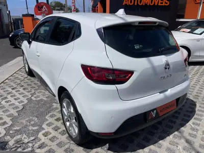 Renault Clio 2015 - 8950 EUR, 234122 km - AUTO.MOTO.pt - 234122km - foto 5 de 12