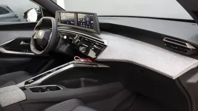 Peugeot 3008 2025 - 31450 EUR, 16000 km - AUTO.MOTO.pt - 16000km - foto 14 de 35