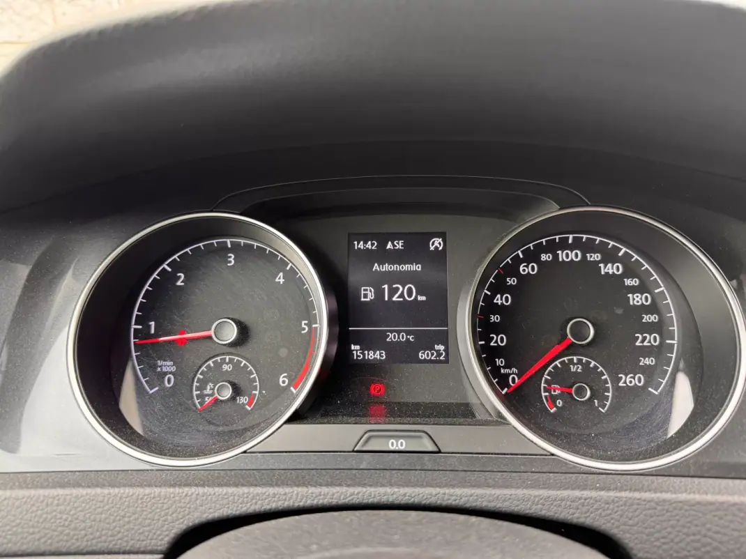 Volkswagen Golf Variant 2017 - 12900 EUR, 151000 km - AUTO.MOTO.pt - 151000km - foto 10 de 25