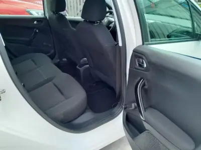 Peugeot 208 2019 - 13900 EUR, 89145 km - AUTO.MOTO.pt - 89145km - foto 9 de 11
