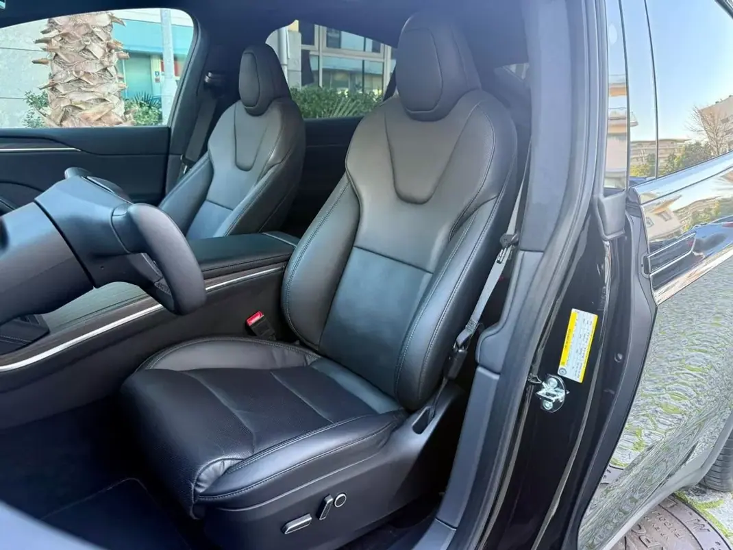 Tesla Model X 2023 - 81890 EUR, 49000 km - AUTO.MOTO.pt - 49000km - foto 22 de 47
