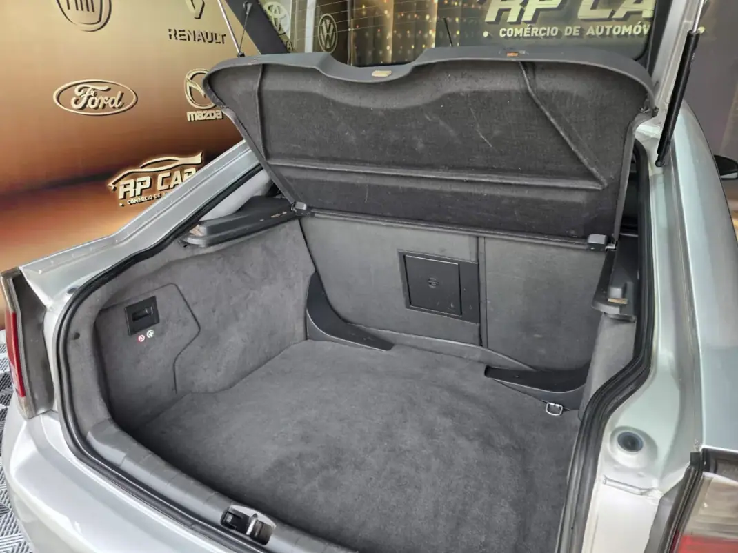 Opel Vectra 2004 - 4750 EUR, 310000 km - AUTO.MOTO.pt - 310000km - foto 11 de 16