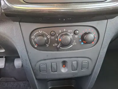 Dacia Sandero 2017 - 9150 EUR, 92800 km - AUTO.MOTO.pt - 92800km - foto 19 de 23