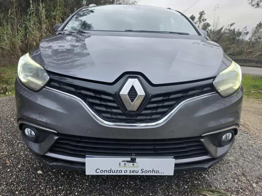Renault Grand Scénic 2017 - 12750 EUR, 320000 km - AUTO.MOTO.pt - 320000km - foto 8 de 40