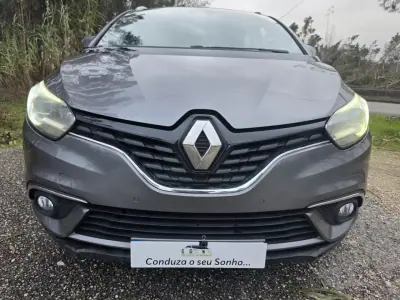 Renault Grand Scénic 2017 - 12750 EUR, 320000 km - AUTO.MOTO.pt - 320000km - foto 8 de 40