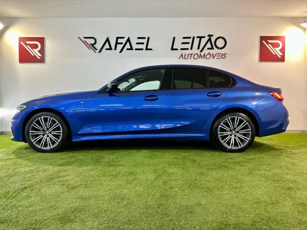 BMW 330e 2019 - 29750 EUR, 99000 km - AUTO.MOTO.pt - 99000km - foto 10 de 46