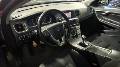 Volvo V60 Cross Country 2016 - 18180 EUR, 138731 km - AUTO.MOTO.pt - 138731km - foto 18 de 54