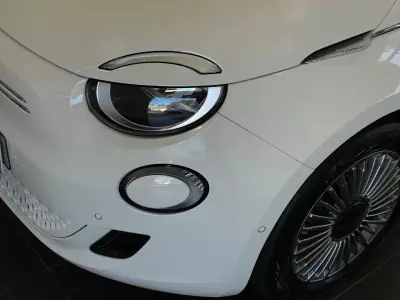 Fiat 500e 2024 - 24750 EUR, 18176 km - AUTO.MOTO.pt - 18176km - foto 11 de 16