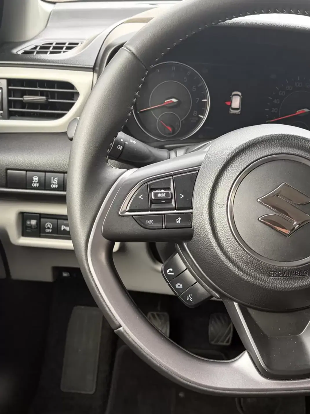 Suzuki Swift 2025 - 18900 EUR, 7000 km - AUTO.MOTO.pt - 7000km - foto 12 de 15