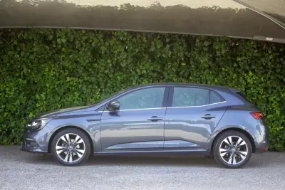 Renault Mégane 2018 - 13250 EUR, 161000 km - AUTO.MOTO.pt - 161000km - foto 7 de 17