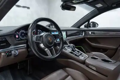 Porsche Panamera Sport Turismo 2018 - 69950 EUR, 133000 km - AUTO.MOTO.pt - 133000km - foto 17 de 60