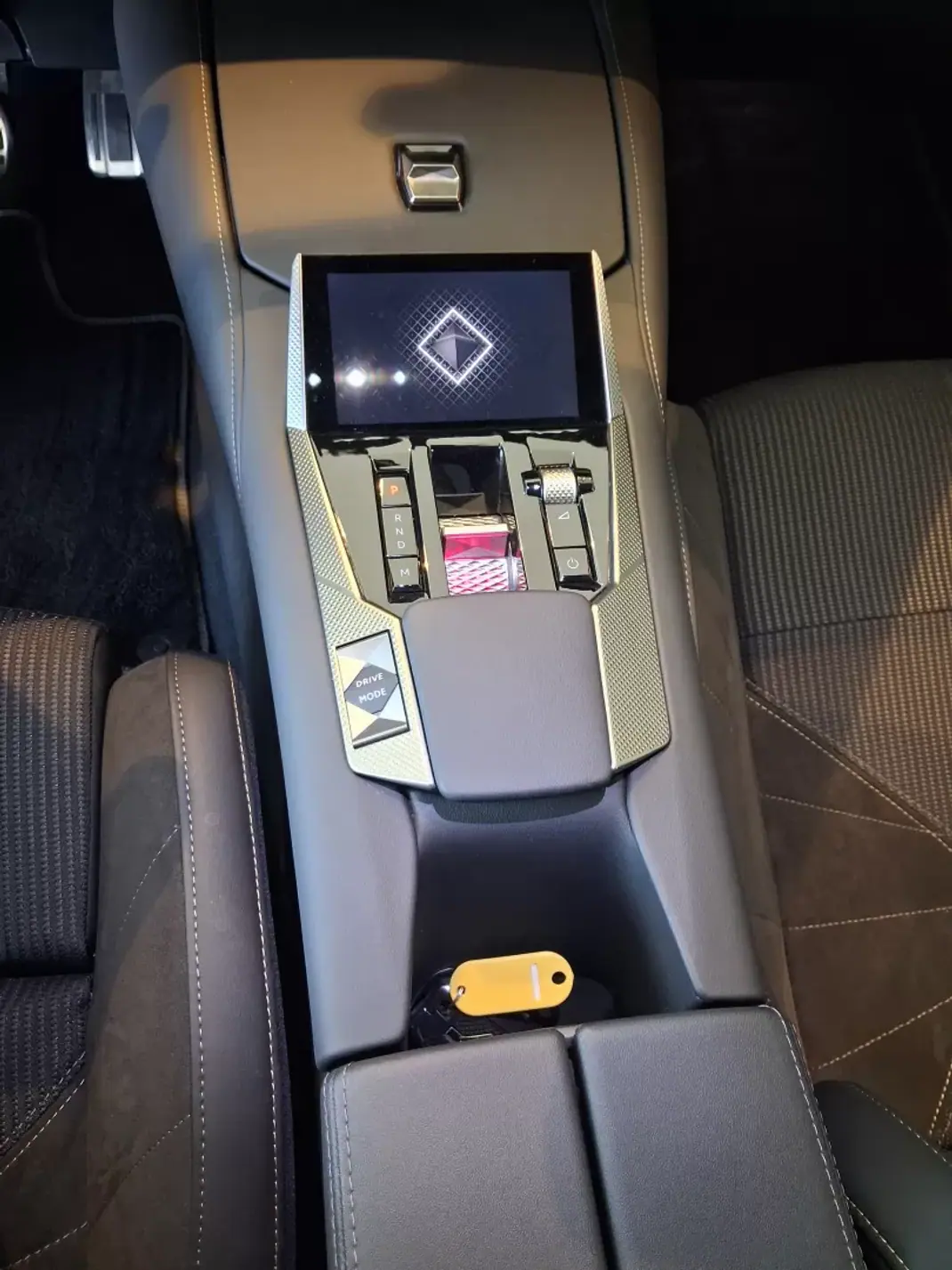 DS DS4 2025 - 27750 EUR, 29101 km - 29101km - foto 30 de 47