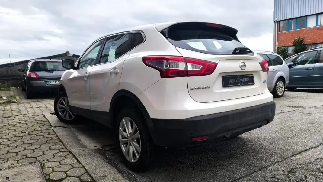 Nissan Qashqai 2015 - 14300 EUR, 140000 km - AUTO.MOTO.pt - 140000km - foto 7 de 20