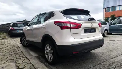 Nissan Qashqai 2015 - 14300 EUR, 140000 km - AUTO.MOTO.pt - 140000km - foto 7 de 20