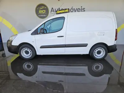 Citroën Berlingo 2016 - 7950 EUR, 230000 km - AUTO.MOTO.pt - 230000km - foto 2 de 7