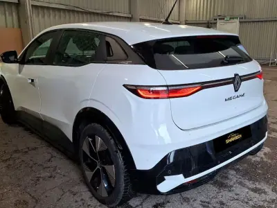 Renault Mégane E-Tech 2022 - 23750 EUR, 81257 km - AUTO.MOTO.pt - 81257km - foto 4 de 8