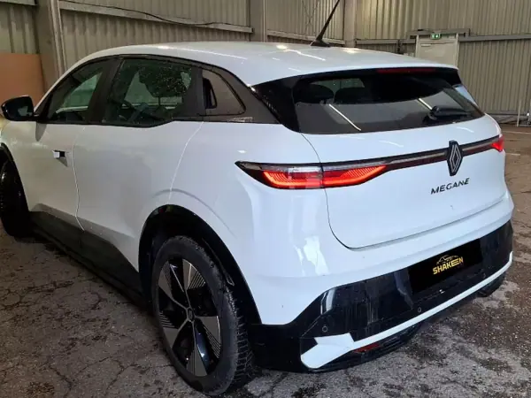 Renault Mégane E-Tech 2022 - 23750 EUR, 81257 km - AUTO.MOTO.pt - 81257km - foto 4 de 8