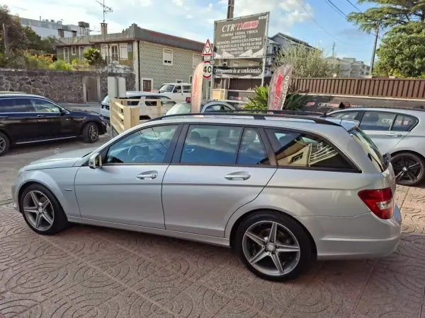 Mercedes-Benz C 200 2011 - 11500 EUR, 221260 km - AUTO.MOTO.pt - 221260km - foto 11 de 32