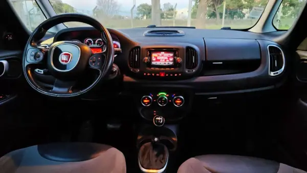 Fiat 500L 2014 - 10900 EUR, 142000 km - AUTO.MOTO.pt - 142000km - foto 10 de 14