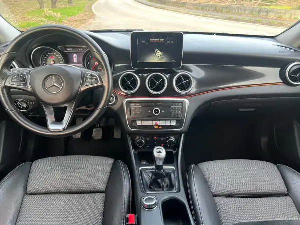 Mercedes-Benz CLA 180 2017 - 18650 EUR, 124000 km - AUTO.MOTO.pt - 124000km - foto 6 de 38