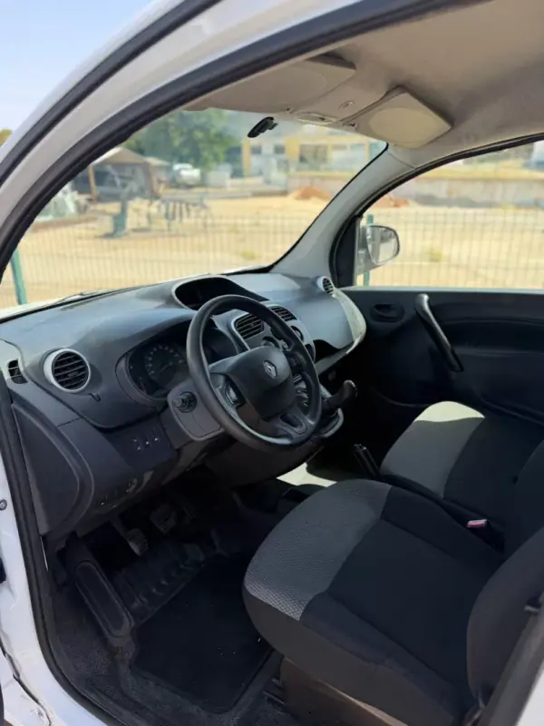 Renault KANGOO 1.5 BLUE DCI 3LUG EDITION ONE 2018 - 8900 EUR, 191840 km - AUTO.MOTO.pt - 191840km - foto 3 de 7