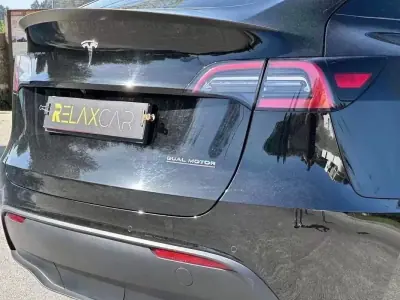 Tesla Model Y 2022 - 39999 EUR, 101000 km - AUTO.MOTO.pt - 101000km - foto 11 de 23