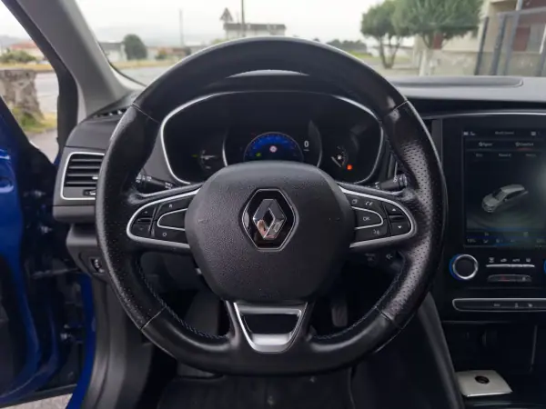 Renault Mégane 2018 - 15990 EUR, 117000 km - AUTO.MOTO.pt - 117000km - foto 18 de 48