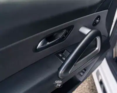 Volkswagen Scirocco 2013 - 16990 EUR, 153299 km - AUTO.MOTO.pt - 153299km - foto 27 de 49