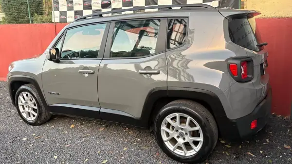 Jeep Renegade 2023 - 18900 EUR, 64000 km - AUTO.MOTO.pt - 64000km - foto 4 de 12