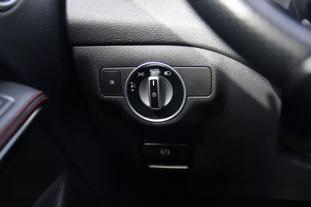 Mercedes-Benz GLA 180 2016 - 22500 EUR, 148000 km - AUTO.MOTO.pt - 148000km - foto 32 de 32