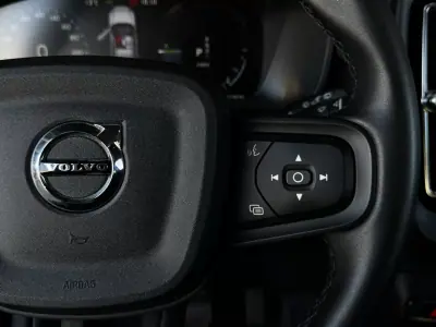 Volvo XC 40 2023 - 33490 EUR, 72063 km - AUTO.MOTO.pt - 72063km - foto 25 de 35
